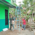 Anggota Satgas TMMD Reguler ke-129 Kodim 0704/Banjarnegara bersama masyarakat menyelesaikan pembangunan rumah Pak Toid melalui program RTLH di Desa Gumelem Kulon, Kecamatan Susukan, Kabupaten Banjarnegara, Rabu (12/8/2026). Foto: Deni Flamboyan/Sumber: Tim TMMD Banjarnegara. Anggota Satgas TMMD Reguler ke-129 Kodim 0704/Banjarnegara bersama masyarakat menyelesaikan pembangunan rumah Pak Toid melalui program RTLH di Desa Gumelem Kulon, Kecamatan Susukan, Kabupaten Banjarnegara, Rabu (12/8/2026). Foto: Deni Flamboyan/Sumber: Tim TMMD Banjarnegara.