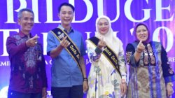 Bupati Fikri dan Ketua TP PKK Dikukuhkan sebagai Ayah–Bunda Genre, di Ruang Pola Pemkab Rejang Lebong, Minggu (30/11). (Foto: Istimewa)