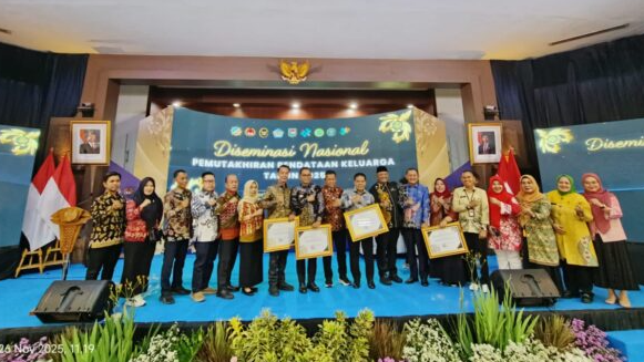 Rejang Lebong Raih Penghargaan Nasional atas Kecepatan dan Kualitas Pemutakhiran Data Keluarga 2025, Selasa (25/11).