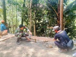 Mengukur Asa dari Pos Kamling, Pak Wondo Ikut Wujudkan Semangat TMMD di Gumelem Kulon
