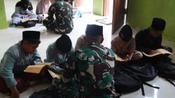 Suasana hangat terlihat di TPQ Nurul Huda, Dusun Krebet, Selasa (21/7/2026), ketika puluhan santri mengikuti pembelajaran mengaji bersama personel Satgas TMMD. Duduk bersila bersama anak-anak, Serda Risky dan Prada Achmad membimbing mereka membaca Iqra, menghafal surah-surah pendek, serta mengenalkan kisah-kisah keteladanan para nabi.