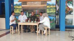 Semangat gotong royong yang menjadi ruh pelaksanaan TMMD Reguler ke-129 Tahun Anggaran 2026 Kodim 0704/Banjarnegara tidak hanya terlihat di lokasi pembangunan di Dusun Kunir RT 01/RW 09, Desa Gumelem Kulon, Kecamatan Susukan. Nilai kebersamaan itu juga digaungkan melalui dialog interaktif Warung Tarsun RRI Purwokerto, Rabu (22/7/2026).
