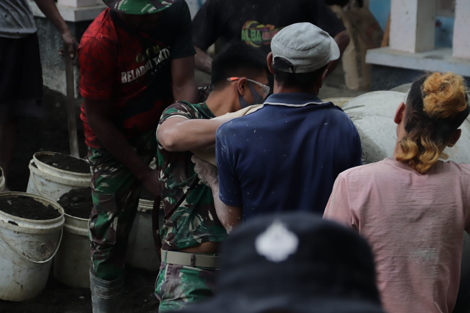 Pemandangan itu menjadi potret nyata bahwa pembangunan lahir dari kerja sama, bukan dari kerja sendiri.
