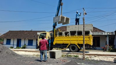 "Pengelolaan logistik yang terencana dan sinergi seluruh unsur yang terlibat menjadi faktor penting agar pekerjaan dapat berjalan sesuai target, baik dari sisi waktu maupun kualitas hasil pembangunan," ujar Lettu Ckm Purnomo, Senin (27/7/2026).