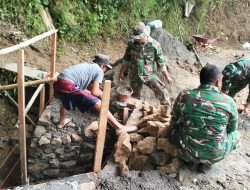 Viral! Sertu Mintarko Pimpin Gotong Royong Bangun Gorong-Gorong TMMD, Progres Tembus 10 Persen