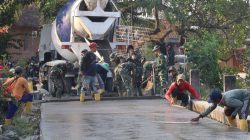 Semangat gotong royong tampak menjadi kekuatan utama di lokasi pembangunan. Prajurit TNI dan masyarakat bahu-membahu menyelesaikan pekerjaan dengan penuh semangat agar target penyelesaian dapat tercapai sesuai jadwal tanpa mengabaikan kualitas konstruksi.
