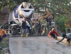 Satgas TMMD ke-129 Kodim 0813 Bojonegoro Percepat Pengecoran Jalan di Dusun Kedungpandan