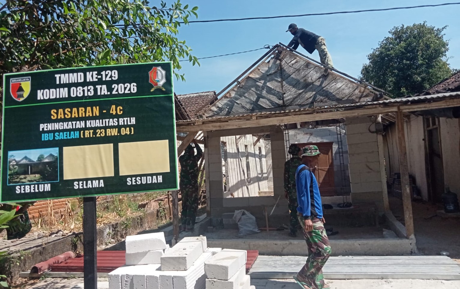 Salah satu sasaran fisik yang saat ini dikebut adalah peningkatan kualitas Rumah Tinggal Layak Huni (RTLH) milik Ibu Saelah, warga RT.023 RW.004 Desa Kesongo.