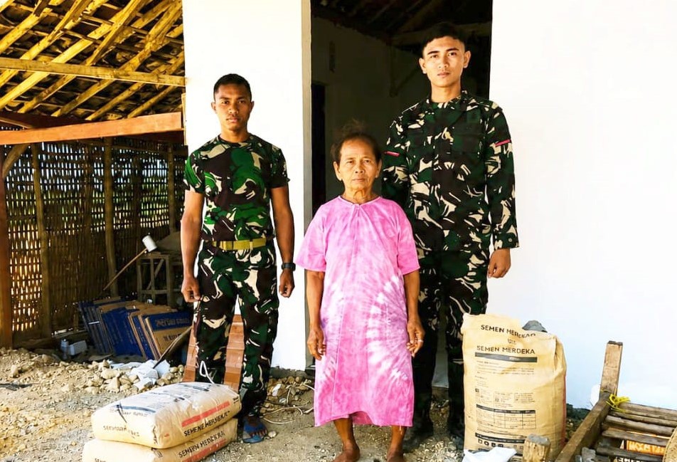 Salah satu penerima manfaat adalah Wagini (70), warga RT 010 RW 004, Dusun Krisik, Desa Kesongo, Kecamatan Kedungadem. Rumah yang sebelumnya mengalami banyak kerusakan kini tengah direnovasi menjadi hunian yang lebih aman, sehat, dan nyaman.