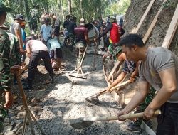 Viral! TNI, Polri, dan Warga Kompak Bangun Jalan Desa, Semangat Gotong Royong Tuai Apresiasi