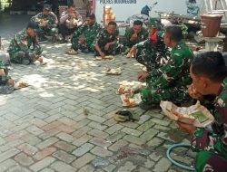 Tinjau Pengecoran Jalan Kedungpandan, Dansatgas TMMD 129 Bojonegoro Beri Motivasi Prajurit