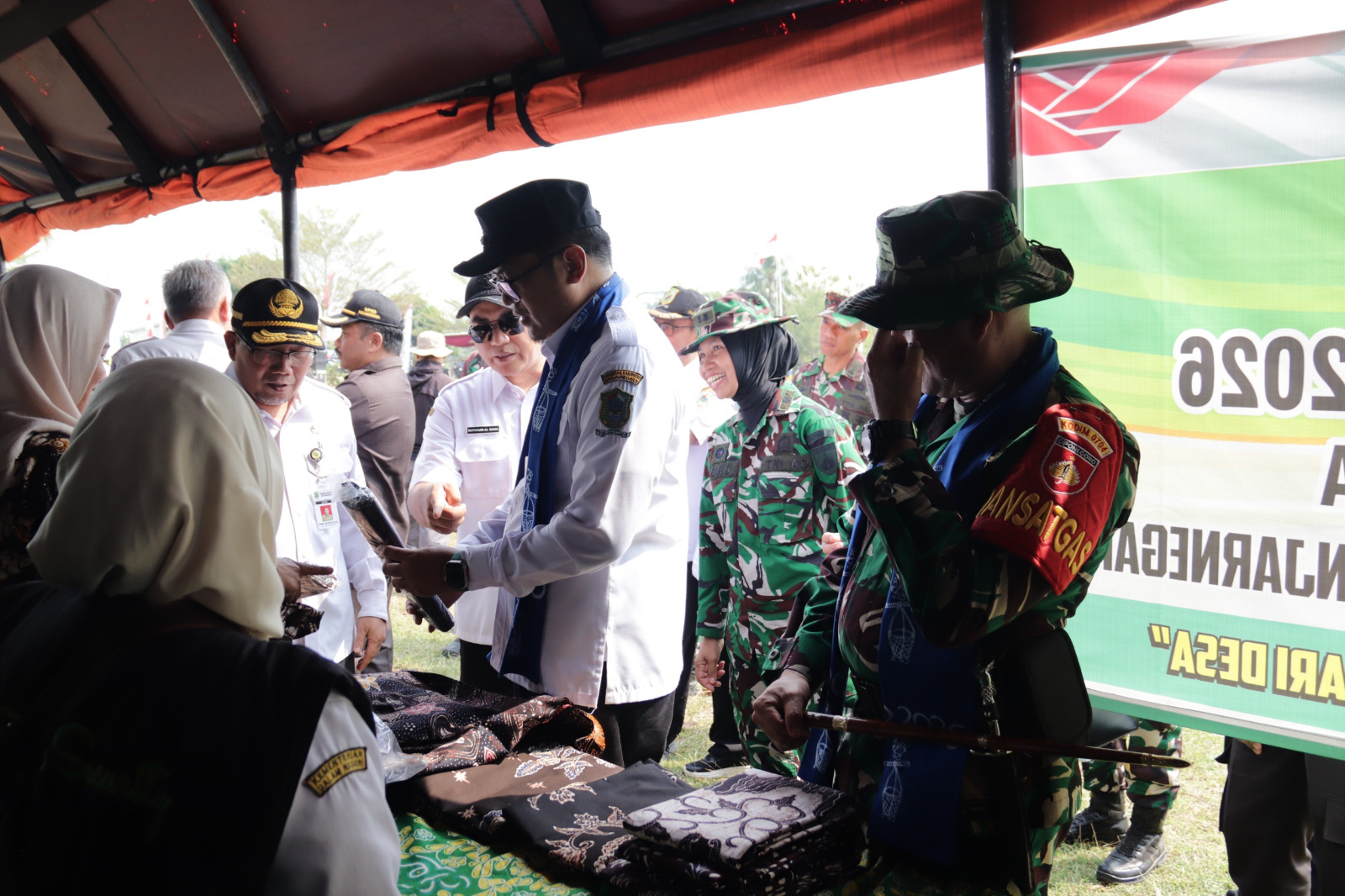 Prosesi tersebut berlangsung pada pembukaan TMMD di Desa Gumelem Kulon, Kecamatan Susukan, Rabu (15/7/2026).