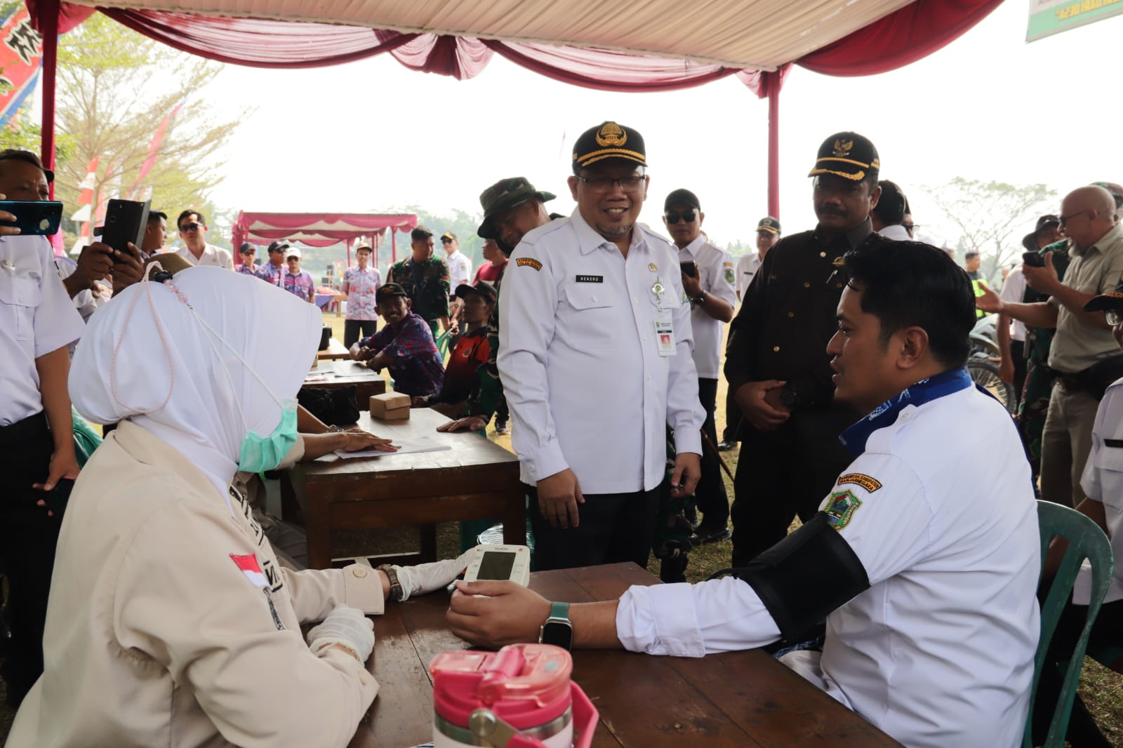 Ratusan warga memanfaatkan pelayanan kesehatan gratis yang menjadi bagian dari rangkaian kegiatan nonfisik TMMD, Rabu (15/7/2026).