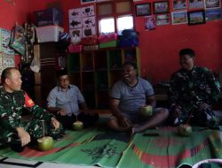 Letkol Inf Nodelismen Hulu, S.Pd., menyempatkan diri mengunjungi salah satu rumah warga di Dusun Kunir RT 01/RW 09, Desa Gumelem Kulon, Kecamatan Susukan, Selasa (28/7/2026). Letkol Inf Nodelismen Hulu, S.Pd., menyempatkan diri mengunjungi salah satu rumah warga di Dusun Kunir RT 01/RW 09, Desa Gumelem Kulon, Kecamatan Susukan, Selasa (28/7/2026).
