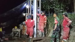 Semangat kebersamaan antara prajurit TNI dan warga terlihat mewarnai seluruh proses pekerjaan, mencerminkan sinergi dalam memenuhi salah satu kebutuhan dasar masyarakat.