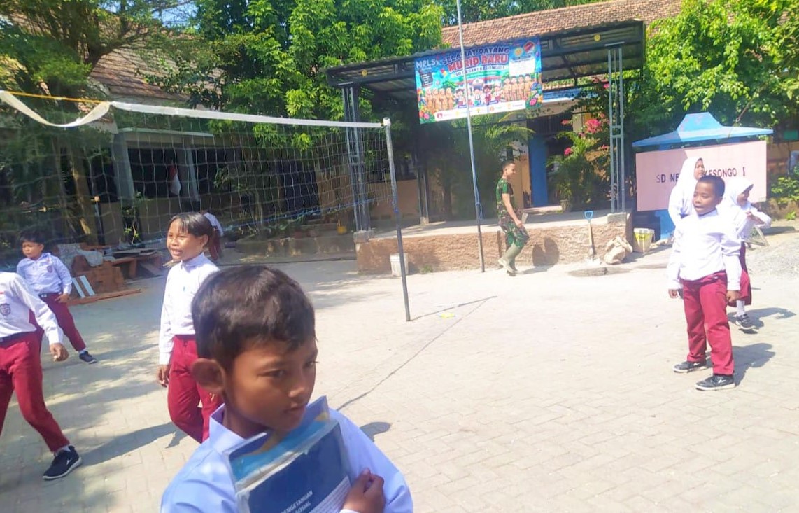 Salah satu dampak nyata dirasakan oleh para siswa SD Negeri Kesongo 1, Kecamatan Kedungadem, Kabupaten Bojonegoro. Ruang kelas yang sebelumnya mengalami kerusakan kini telah berubah menjadi tempat belajar yang lebih nyaman, kokoh, dan layak digunakan.
