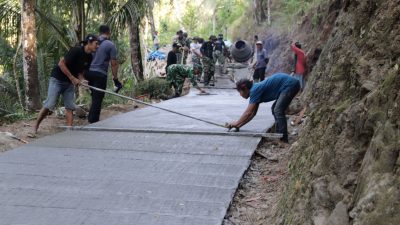 Pembangunan jalan rabat beton dalam program TMMD Reguler ke-129 Kodim 0704/Banjarnegara tidak hanya mengandalkan semangat gotong royong, tetapi juga ketelitian dalam setiap tahap pengerjaan. Di Dusun Kunir, Desa Gumelem Kulon, Kecamatan Susukan, sosok Bowo menjadi perhatian karena aktif memastikan kualitas jalan tetap sesuai standar.