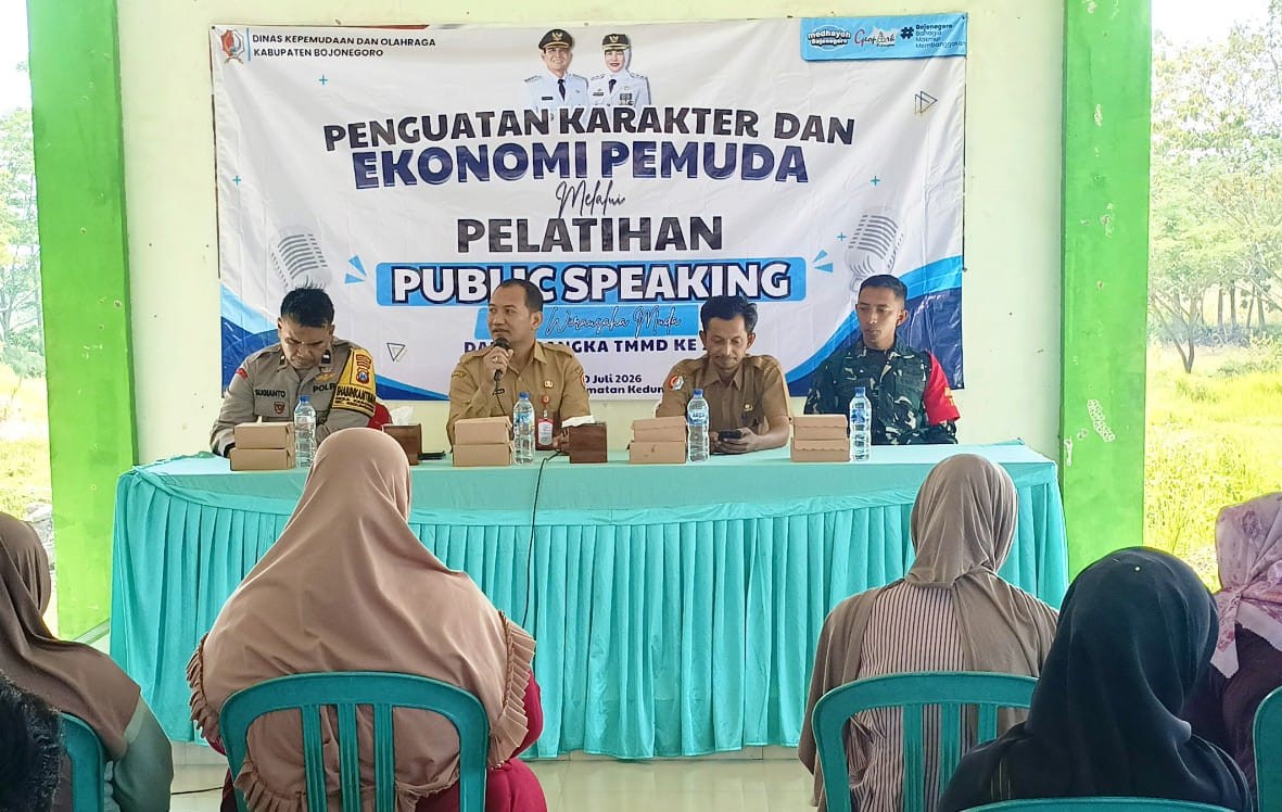 Melalui kegiatan nonfisik, Satgas TMMD bersama Pemerintah Kabupaten Bojonegoro juga mendorong peningkatan kapasitas generasi muda melalui Pelatihan Penguatan Karakter, Pengembangan Ekonomi Pemuda, dan Public Speaking yang digelar di Balai Desa Kesongo, Senin (20/7/2026).