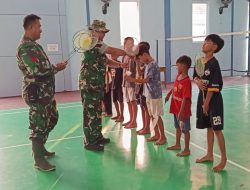 Senyum Anak-Anak Gumelem Kulon Pecah! Satgas TMMD Bagikan Peralatan Olahraga, Semangat Generasi Muda Makin Membara