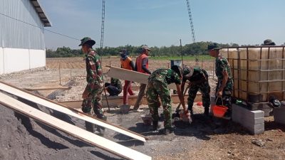 Kekompakan prajurit TNI dan masyarakat terlihat jelas di lokasi pembangunan. Semangat kebersamaan menjadi modal utama untuk mempercepat penyelesaian proyek yang diharapkan mampu memberikan manfaat jangka panjang bagi warga Desa Kesongo.