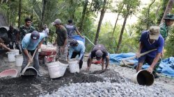 Semangat gotong royong kembali mewarnai pelaksanaan TMMD Reguler ke-129 Tahun Anggaran 2026 Kodim 0704/Banjarnegara di Dusun Kunir RT 01/RW 09, Desa Gumelem Kulon, Kecamatan Susukan, Kamis (23/7/2026).