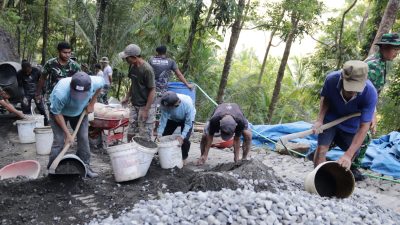 Semangat gotong royong kembali mewarnai pelaksanaan TMMD Reguler ke-129 Tahun Anggaran 2026 Kodim 0704/Banjarnegara di Dusun Kunir RT 01/RW 09, Desa Gumelem Kulon, Kecamatan Susukan, Kamis (23/7/2026).