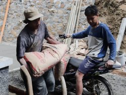Distribusi Material Jadi Kunci Percepatan Pembangunan Jalan TMMD di Gumelem Kulon