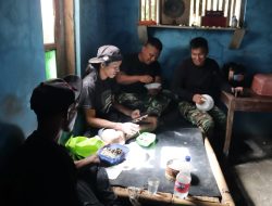 menikmati makan siang secara lesehan bersama warga di lokasi pembangunan rabat beton di Dusun Kunir RT 01/09, Desa Gumelem Kulon, Kecamatan Susukan, Senin (27/7/2026). menikmati makan siang secara lesehan bersama warga di lokasi pembangunan rabat beton di Dusun Kunir RT 01/09, Desa Gumelem Kulon, Kecamatan Susukan, Senin (27/7/2026).
