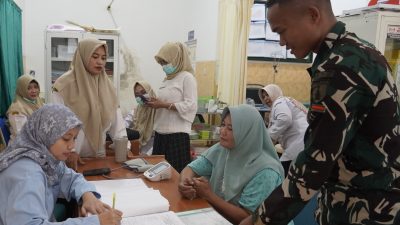 Koordinator Bidan Puskesmas Kesongo, Suharti, S.ST., M.Keb., mengatakan bahwa keterlibatan tenaga kesehatan dalam program TMMD merupakan bentuk sinergi lintas sektor untuk mendukung pembangunan desa secara menyeluruh.