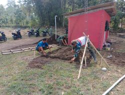 TNI dan Warga Percepat Pembangunan MCK