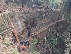 TMMD 129 Bangun Talud Penahan Longsor, Warga Gumelem Kulon Sambut Infrastruktur yang Lebih Aman