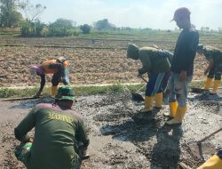 Jalan Dusun Mundu Akhirnya Dicor, Warga Kesongo Sambut Haru Progres TMMD 129 Bojonegoro