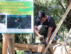 personel Satgas TMMD Reguler ke-129 Tahun Anggaran 2026 Kodim 0704/Banjarnegara saat melaksanakan pembangunan Pos Kamling di Dusun Kunir RT 01/09, Desa Gumelem Kulon, Kecamatan Susukan, Senin (27/7/2026). personel Satgas TMMD Reguler ke-129 Tahun Anggaran 2026 Kodim 0704/Banjarnegara saat melaksanakan pembangunan Pos Kamling di Dusun Kunir RT 01/09, Desa Gumelem Kulon, Kecamatan Susukan, Senin (27/7/2026).