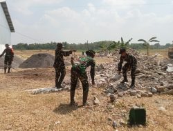Gotong Royong Tanpa Henti! Satgas TMMD 129 dan Warga Bersihkan Lokasi Rest Area Baru di Desa Kesongo