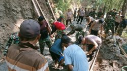 Berkat kolaborasi antara personel TNI, Polri, dan masyarakat, pembangunan jalan rabat beton di Dusun Kunir RT 01/RW 09, Desa Gumelem Kulon, Kecamatan Susukan, Kabupaten Banjarnegara, menunjukkan perkembangan yang menggembirakan dengan capaian progres mencapai 48 persen hingga Selasa (28/7/2026).