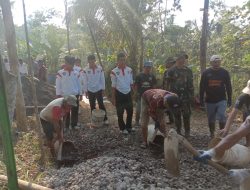 Generasi Muda Bergerak, Paskibraka Salatiga Dukung Pembangunan Jalan Program TMMD