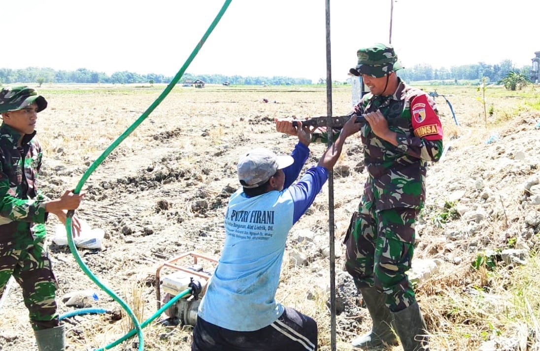 Salah satu program yang kini tengah dikerjakan adalah pembangunan sumur bor di kawasan rest area Desa Kesongo, Kecamatan Kedungadem, Kabupaten Bojonegoro, Kamis (30/7/2026).