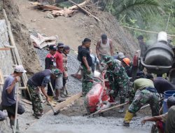 Kebersamaan TNI dan Warga Jadi Kekuatan Utama Percepat Pembangunan Jalan TMMD