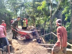 Dorongan Angkong yang Viral! Kisah Prajurit TNI dan Warga Bangun Harapan Baru di Gumelem Kulon
