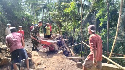Pemandangan itu terjadi di Dusun Kunir, Desa Gumelem Kulon, Kecamatan Susukan, Kabupaten Banjarnegara, Jumat (17/7/2026)