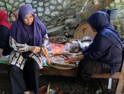 Sejak pagi, Senin (27/7/2026), asap kembali mengepul dari dapur sederhana milik Bu Sarijem. Dengan penuh ketulusan, ia menyiapkan hidangan untuk anggota Satgas TMMD dan warga yang setiap hari bergotong royong membangun desa. Sejak pagi, Senin (27/7/2026), asap kembali mengepul dari dapur sederhana milik Bu Sarijem. Dengan penuh ketulusan, ia menyiapkan hidangan untuk anggota Satgas TMMD dan warga yang setiap hari bergotong royong membangun desa.