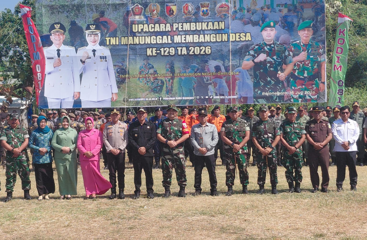 Berkolaborasi dengan TNI, program yang dipusatkan di Desa Kesongo, Kecamatan Kedungadem, itu diharapkan mampu meningkatkan kualitas infrastruktur sekaligus mendorong pertumbuhan ekonomi masyarakat.