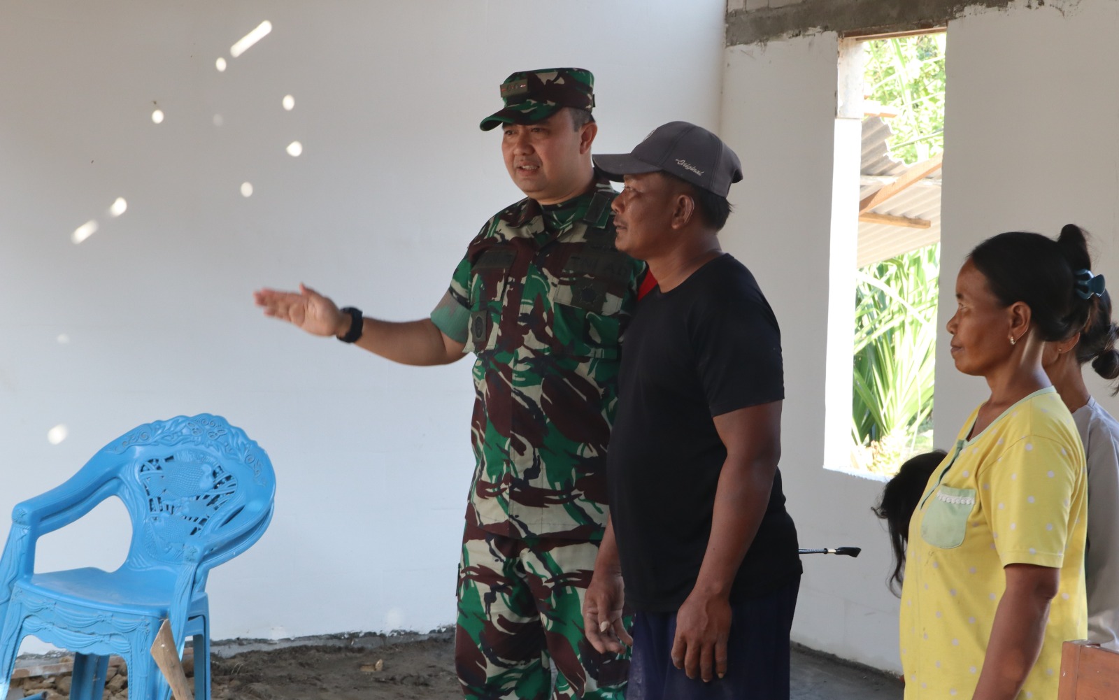 Letkol Inf Dedy Dwi Wijayanto, meninjau langsung progres rehabilitasi Rumah Tinggal Layak Huni (RTLH) milik Bapak Ladi di Dusun Krebet, Desa Kesongo, Kecamatan Kedungadem, Kabupaten Bojonegoro, Rabu (22/7/2026).