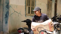 Kendaraan sederhana itu setiap hari hilir mudik mengangkut sak-sak semen menuju lokasi pembangunan di Dusun Kunir, Desa Gumelem Kulon, Kecamatan Susukan, Jumat (17/7/2026).