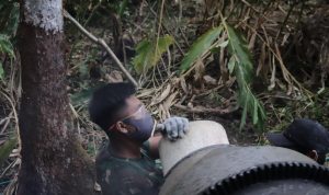 Deru mesin molen terdengar tanpa henti mengiringi pelaksanaan TNI Manunggal Membangun Desa (TMMD) Reguler ke-129 Tahun Anggaran 2026 Kodim 0704/Banjarnegara di Dusun Kunir RT 01/RW 09, Desa Gumelem Kulon, Kecamatan Susukan, Jumat (31/7/2026).