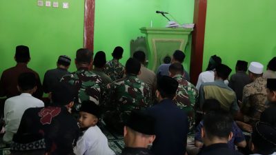 Di Tengah TMMD, Peltu Widodo Pererat Kebersamaan Lewat Salat Berjamaah Bersama Warga