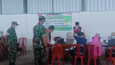Salah satunya terlihat saat Sertu Mintarko, anggota Satgas TMMD, bersama Sholahudin (45), warga Dusun Kunir RT 01/RW 09, Desa Gumelem Kulon, Kecamatan Susukan, merangkai dan mengikat begel sebagai tulang penguat konstruksi bangunan, Selasa (21/07/2026).