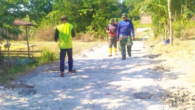 Kami sangat berterima kasih kepada bapak-bapak TNI yang membangun jalan di desa kami. Walaupun pekerjaannya belum selesai, kami yakin setelah rampung nanti akses masyarakat akan jauh lebih baik, sehingga aktivitas sehari-hari menjadi lebih mudah dan nyaman