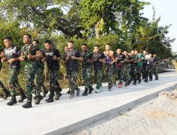 Satgas TMMD Ke-129 Bojonegoro Jaga Kebugaran Lewat Binsik Sore di Jalan Hasil Pembangunan Desa