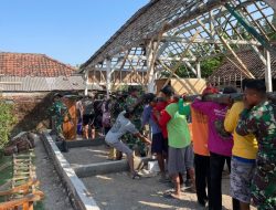 Viral! Rumah Samijan Dibongkar Bersama, Aksi Gotong Royong Satgas TMMD 129 Bojonegoro Bikin Haru Warga